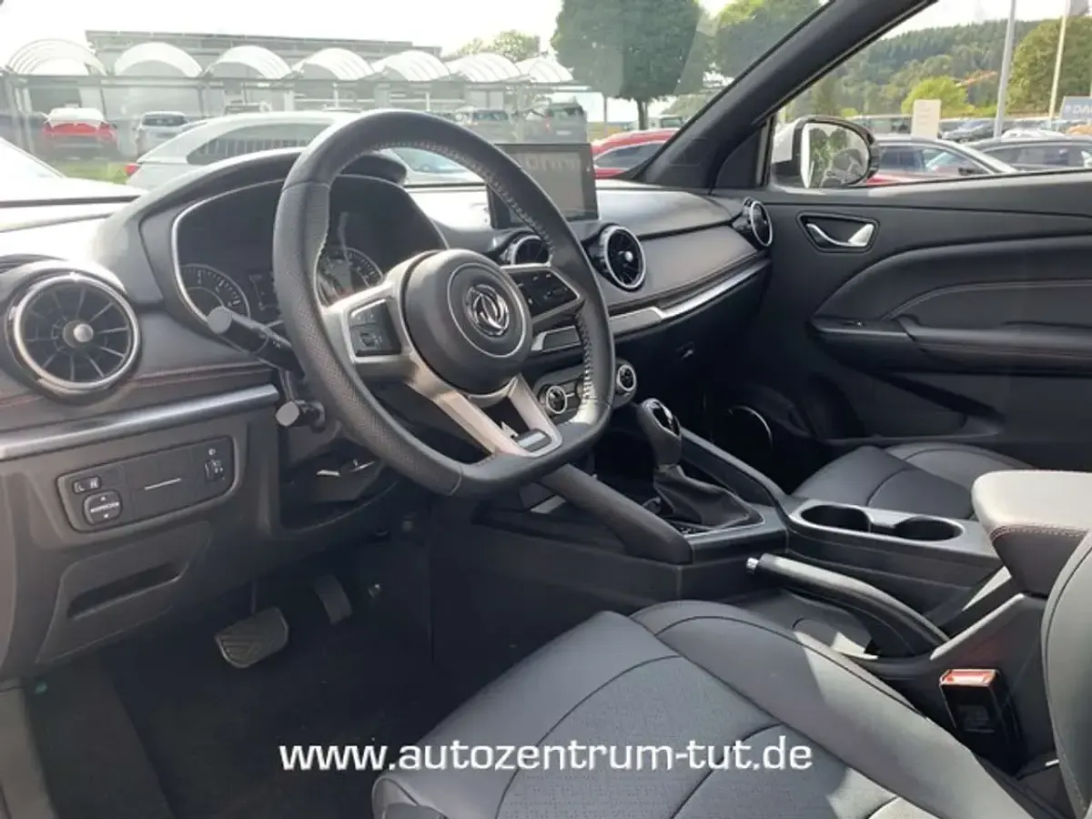 Gebraucht DFSK Fengon 106 PS (77 kW) 2023 Creme weiß SUV