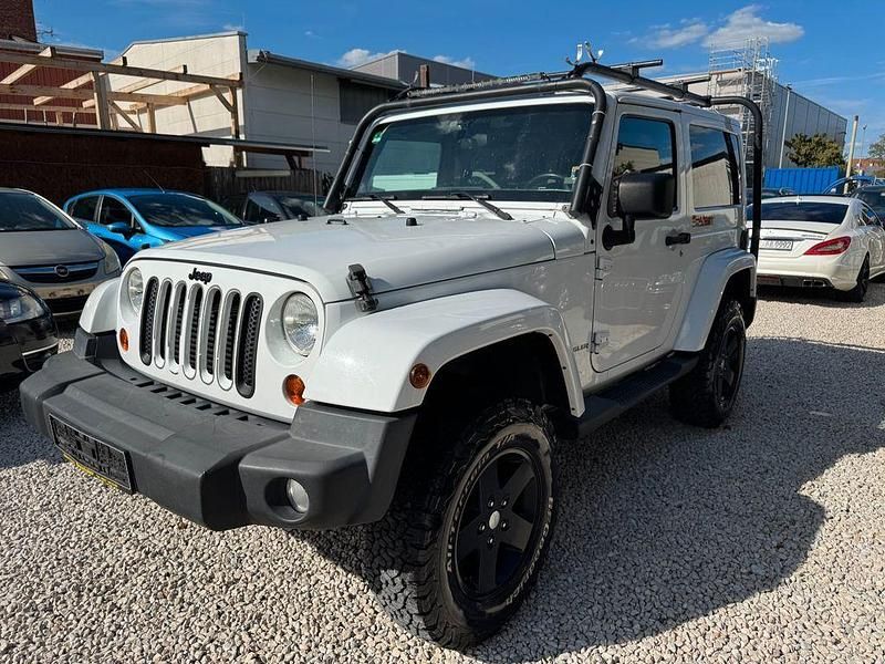 Weiß Gebraucht 2013 Jeep Wrangler Unlimited Sahara SUV | 20.990 € (Fairer Preis) - Bild 1/4