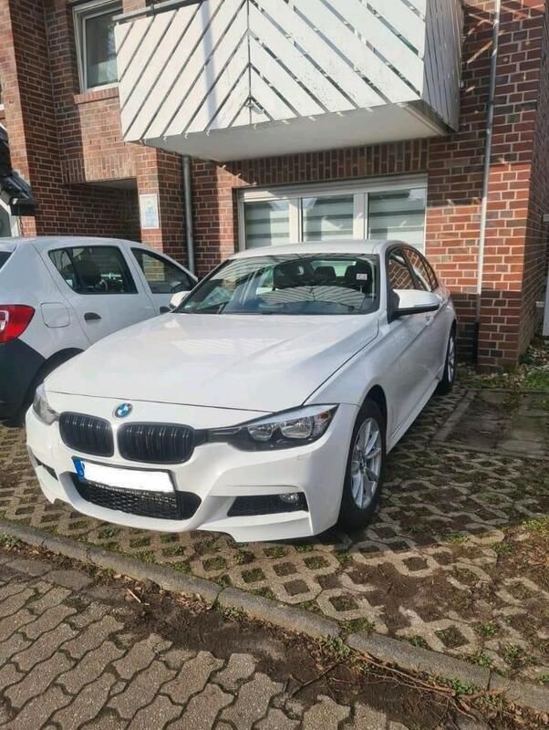 Weiß Gebraucht 2016 BMW 316 Limousine | 10.999 € (Fairer Preis) - Bild 1/4