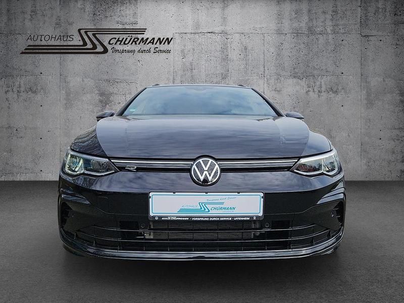 Second-hand VW Golf VIII R-line 150 CP (110 kW) 2023 Negru Break