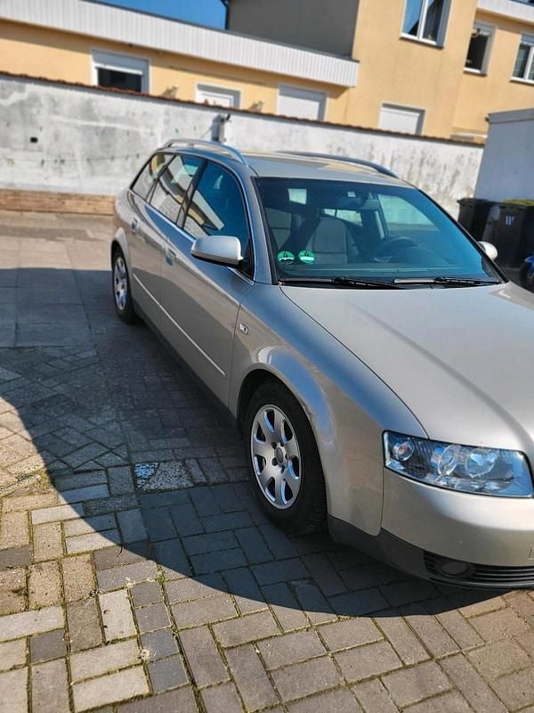 Gebraucht VW Touran 130 PS (95 kW) 2003 Gold Van / Kleinbus