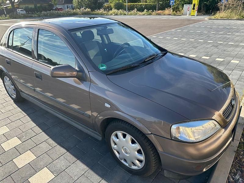 Braun Gebraucht 1998 Opel Astra Comfort Limousine | 1.500 € (Guter Preis) - Bild 1/4