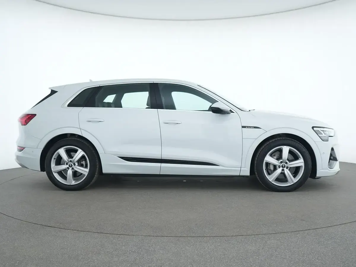 Gebraucht Audi e-tron S-Line 230 kW (313 PS) 2022 Gletscherweiss SUV