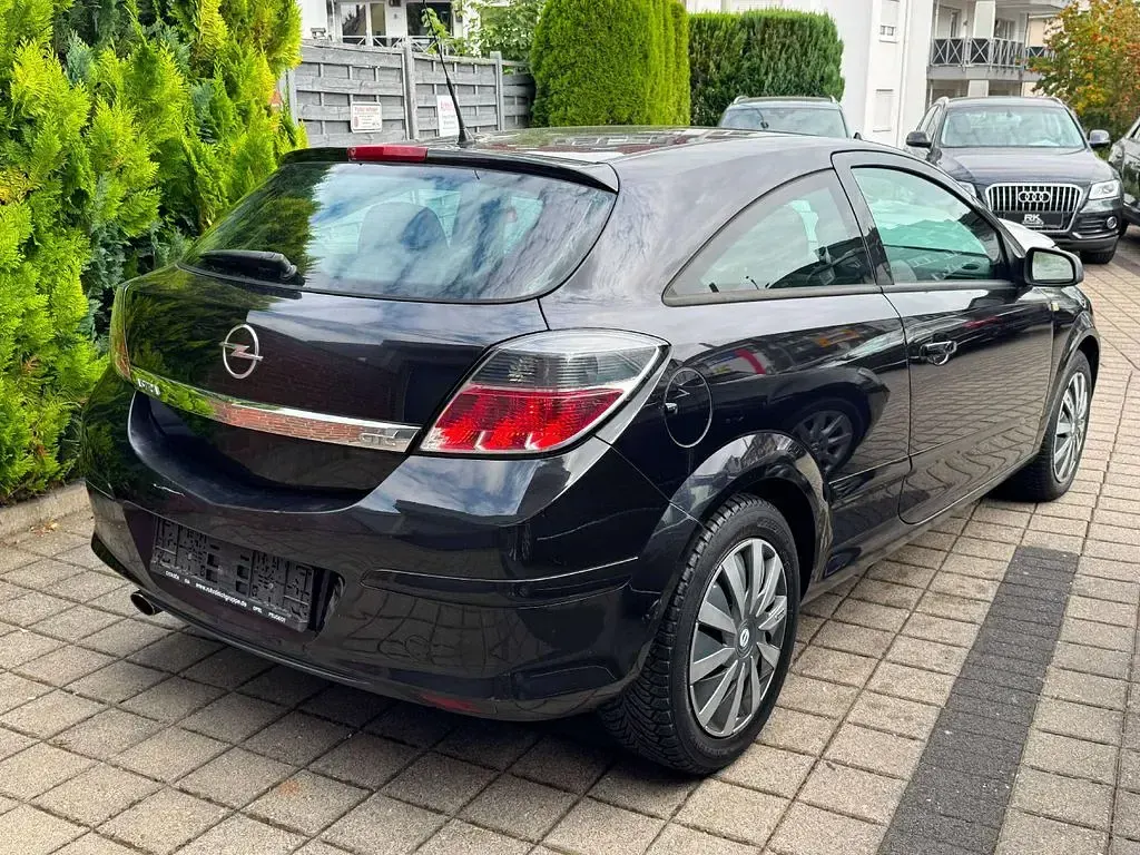 Gebraucht Opel Astra GTC Sport 105 PS (77 kW) 2005 Saphirschwarz mi2 Coupé