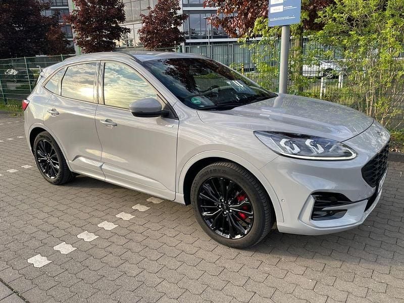 Second-hand Ford Kuga 190 CP (139 kW) 2024 Gri SUV