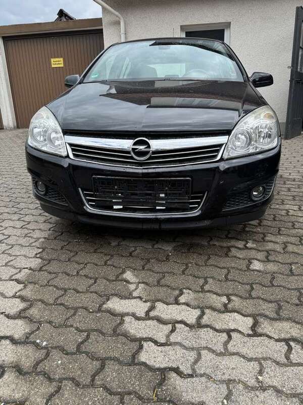 Schwarz Gebraucht 2008 Opel Astra Kleinwagen | 2.550 € (Fairer Preis) - Bild 1/4