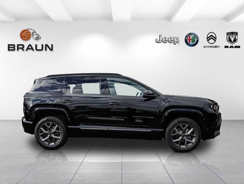Neu Jeep Compass 145 PS (106 kW) 2026 Vulcano black SUV