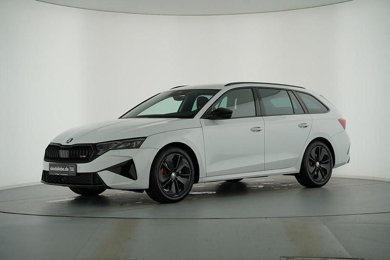 Moon white Gebraucht 2024 Skoda Octavia RS Kombi | 35.889 € (Superpreis) - Bild 1/4