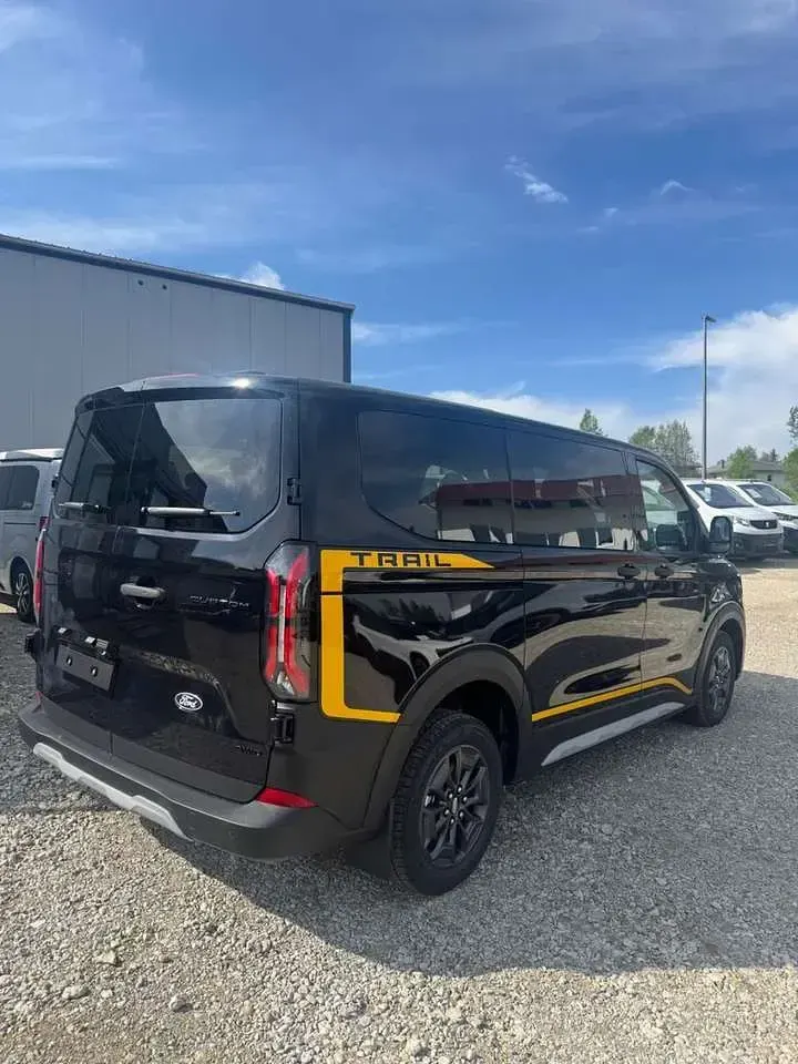 Neu Ford Transit Custom 170 PS (125 kW) 2025 Schwarz Kombi