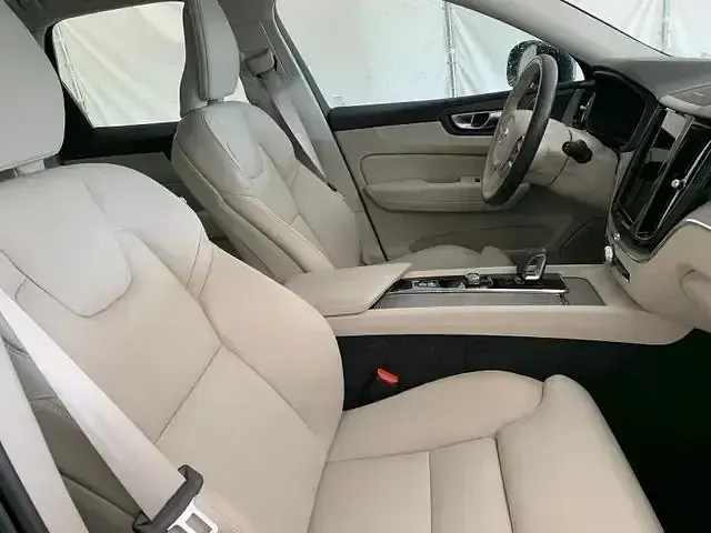 Gebraucht Volvo XC60 Ultimate 235 PS (172 kW) 2022 Denim blue / metallic SUV