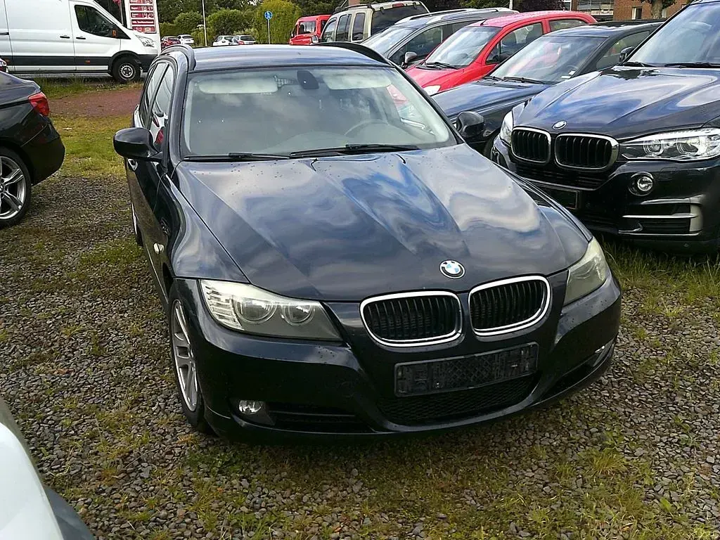 Gebraucht BMW 320 Sport Line 184 PS (135 kW) 2012 Schwarz Kombi