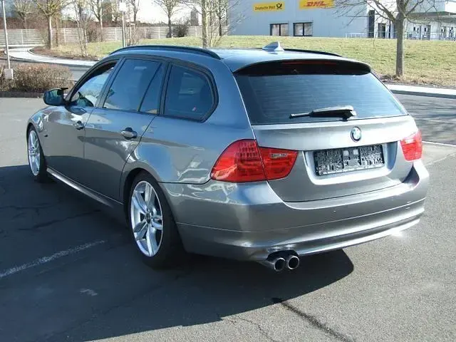 Gebraucht BMW 320 Comfort Edition 170 PS (125 kW) 2010 Grau Kombi