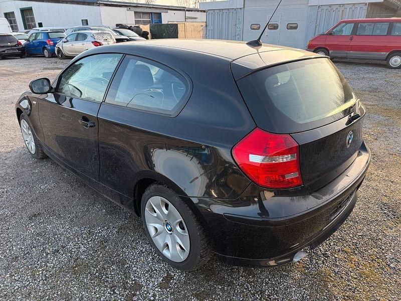 Gebraucht BMW 116 Lifestyle 122 PS (89 kW) 2012 Schwarz Kleinwagen