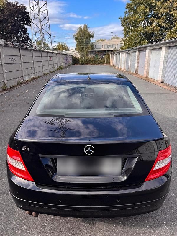 Gebraucht Mercedes C180 156 PS (114 kW) 2011 Schwarz Limousine