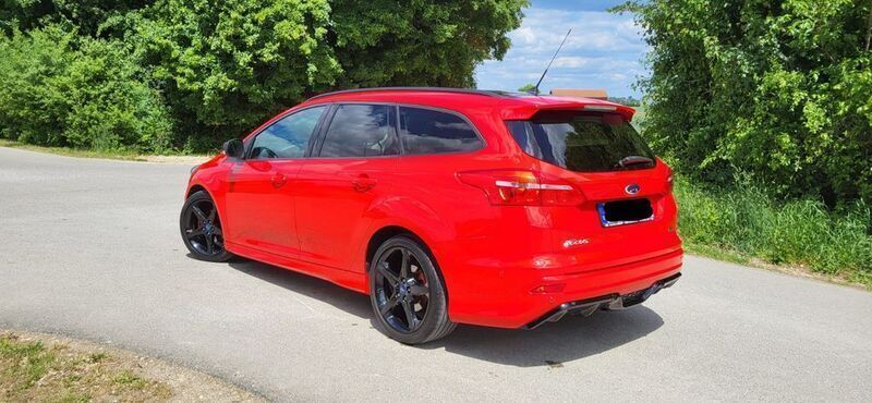Gebraucht Ford Focus Sport 125 PS (91 kW) 2015 Rot Kombi