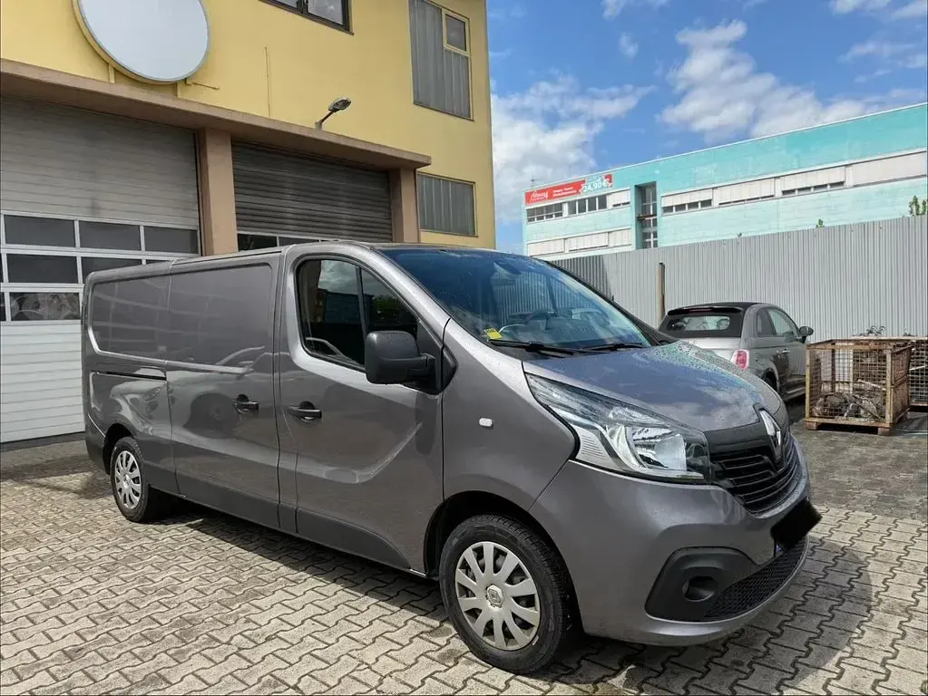Usata Renault Trafic 120 CV (88 kW) 2019 Grigio Monovolume