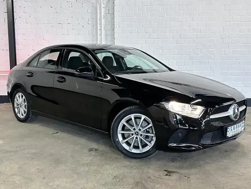Gebraucht Mercedes A250 160 PS (117 kW) 2022 Schwarz Limousine