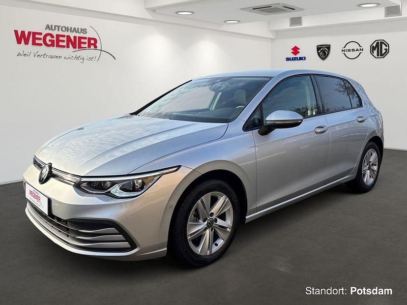 Silber Gebraucht 2022 VW Golf Life Limousine | 20.499 € (Superpreis) - Bild 1/4