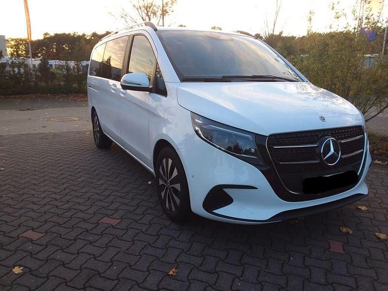 Weiß Gebraucht 2025 Mercedes V250 Van / Kleinbus | 48.800 € - Bild 1/4