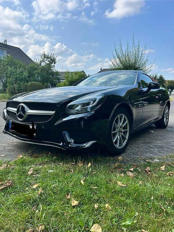 Schwarz Gebraucht 2018 Mercedes SLC180 Cabrio | 27.000 € (Fairer Preis) - Bild 1/4