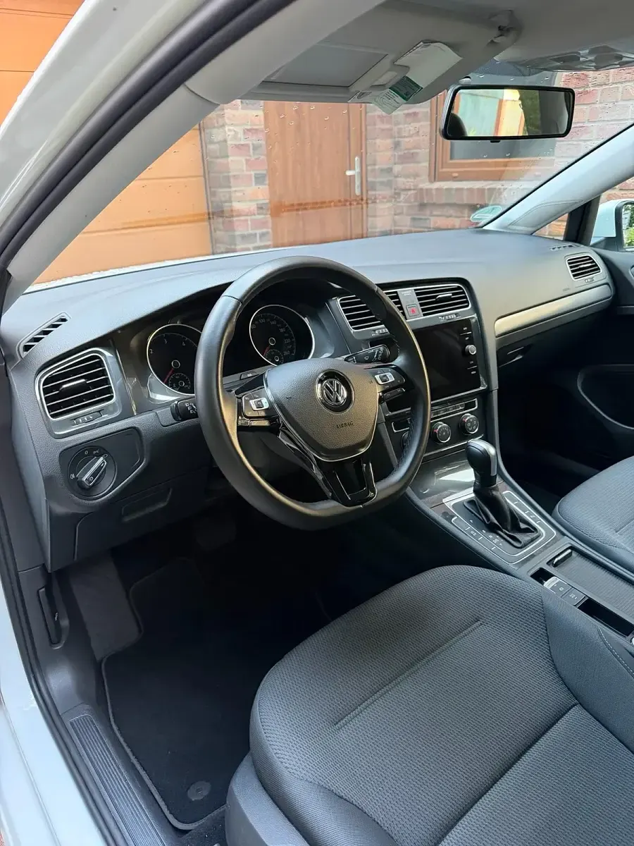 Gebraucht VW Golf VII 150 PS (110 kW) 2019 Weiß Kleinwagen