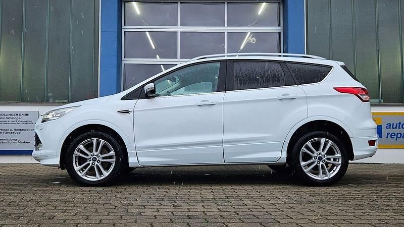 Gebraucht Ford Kuga Individual 150 PS (110 kW) 2015 Weiß SUV