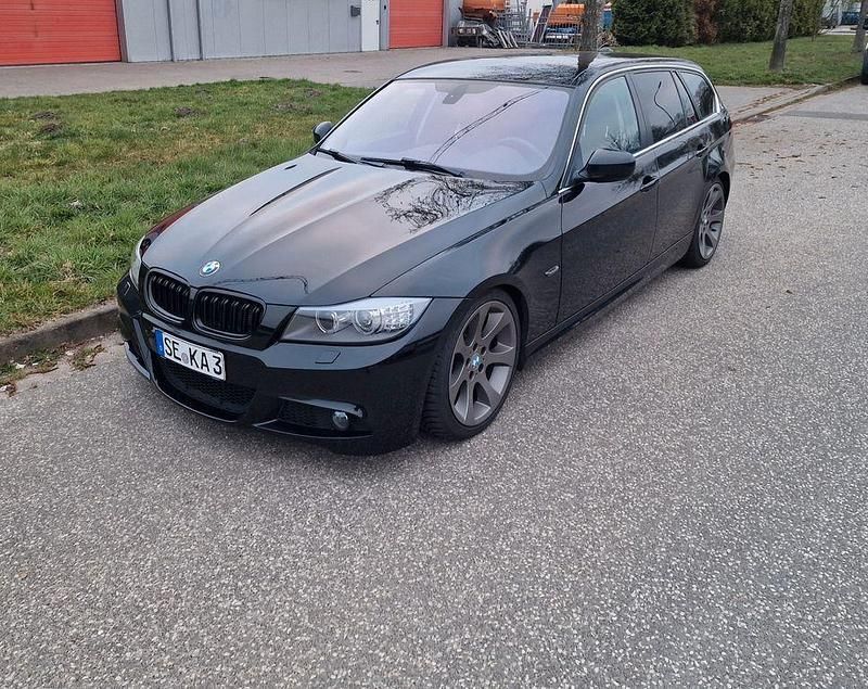 Schwarz Gebraucht 2011 BMW 330 Kombi | 8.440 € (Guter Preis) - Bild 1/4