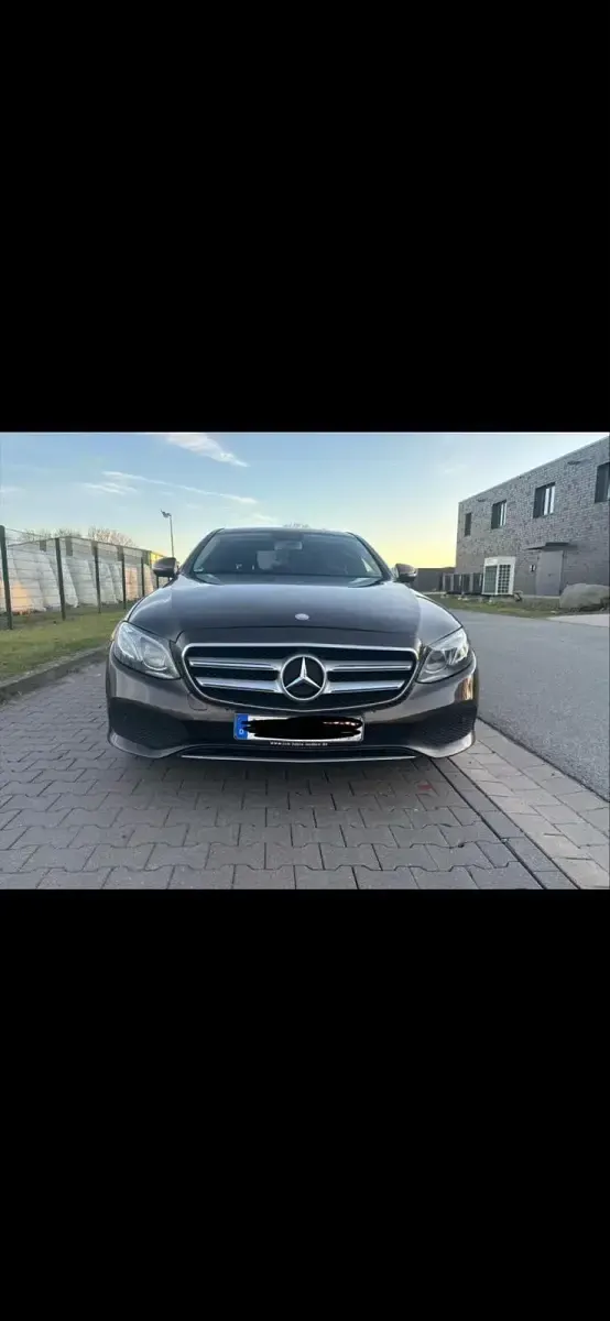 Gebraucht Mercedes E200 150 PS (110 kW) 2017 Braun Limousine