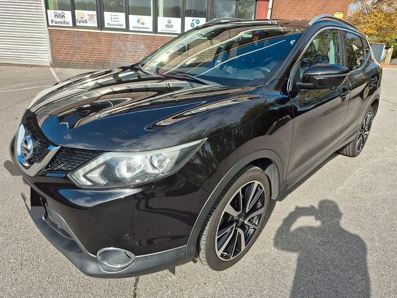 Schwarz Gebraucht 2015 Nissan Qashqai Tekna SUV | 11.000 € (Fairer Preis) - Bild 1/4