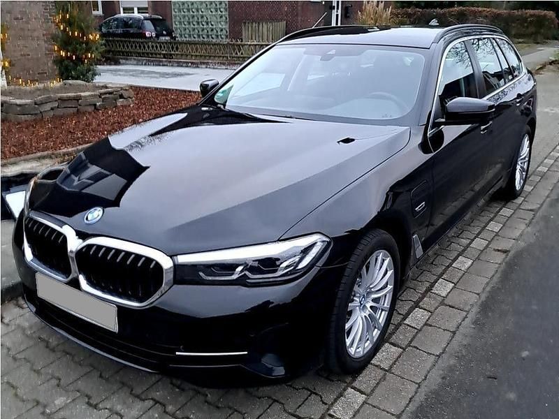 Gebraucht BMW 530e Sport Line 292 PS (214 kW) 2021 Schwarz Kombi