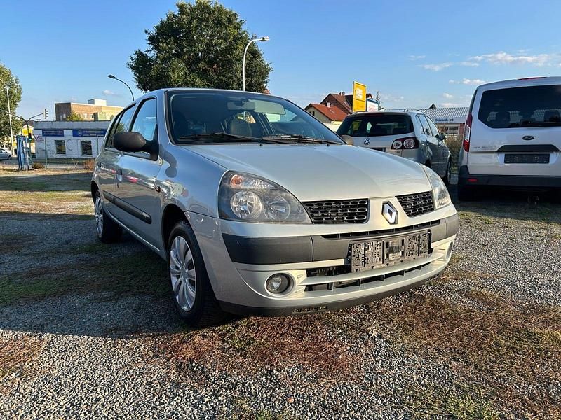 Silber Gebraucht 2002 Renault Clio II Expression Limousine | 1.690 € (Fairer Preis) - Bild 1/4