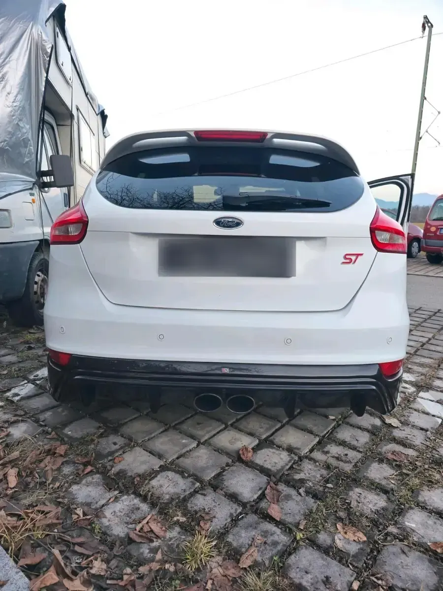 Gebraucht Ford Focus ST 250 PS (183 kW) 2016 Weiß Limousine