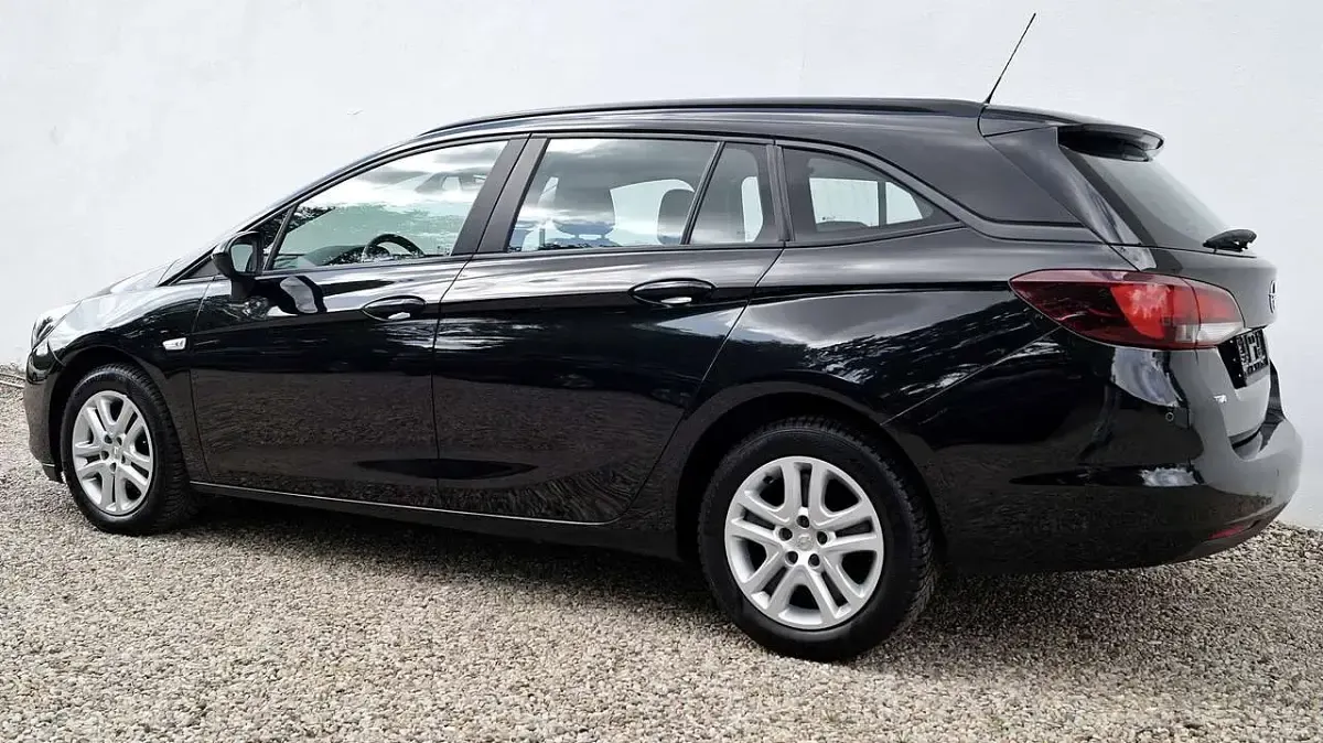 Gebraucht Opel Astra 145 PS (106 kW) 2022 Onyx schwarz Kleinwagen