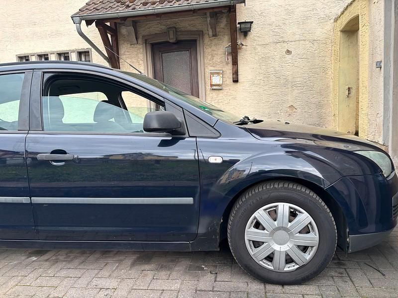 Second-hand Ford Focus 80 CP (58 kW) 2005 Albastru Break