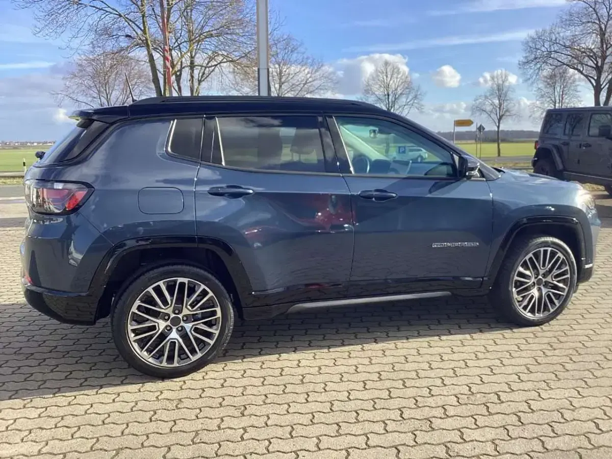 Neu Jeep Compass Summit 129 PS (94 kW) 2025 Blau SUV