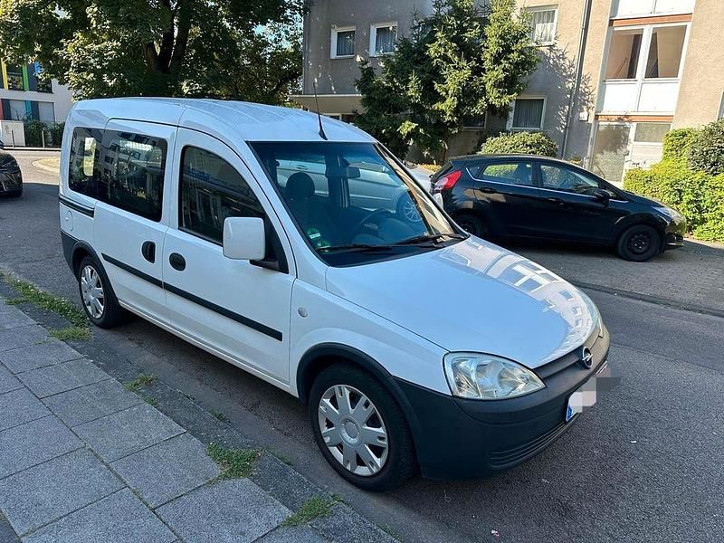 Second-hand Opel Combo Basis 97 CP (71 kW) 2006 Alb Monovolum