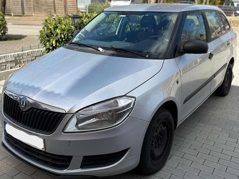 Gebraucht Skoda Fabia Ambiente 90 PS (66 kW) 2011 Silber Kombi