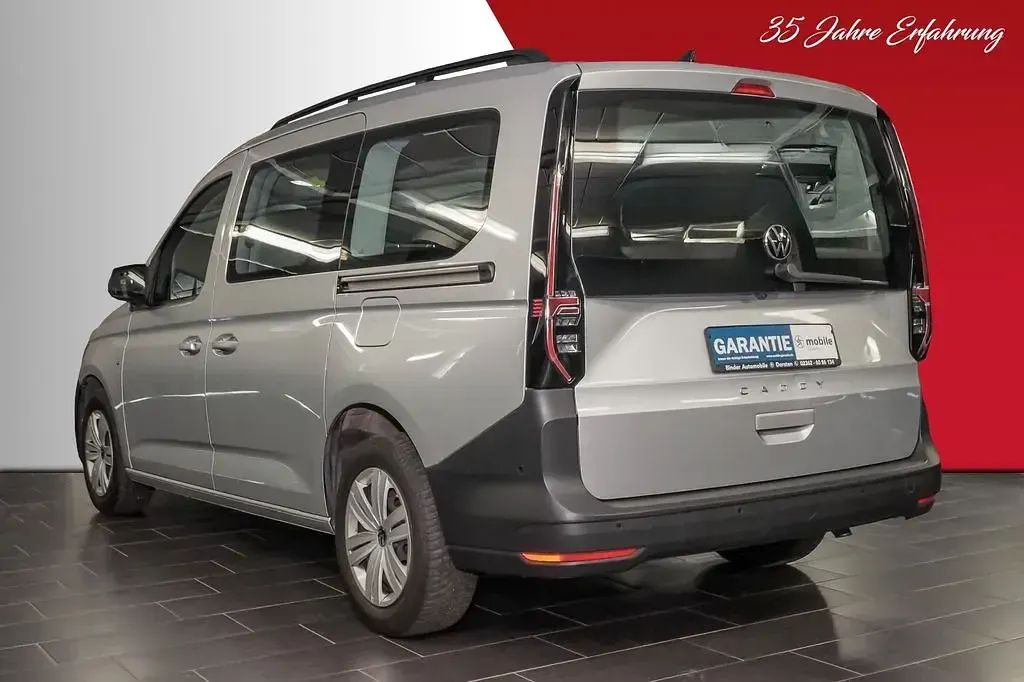 Gebraucht VW Caddy Basis 102 PS (75 kW) 2023 Silber Van / Kleinbus