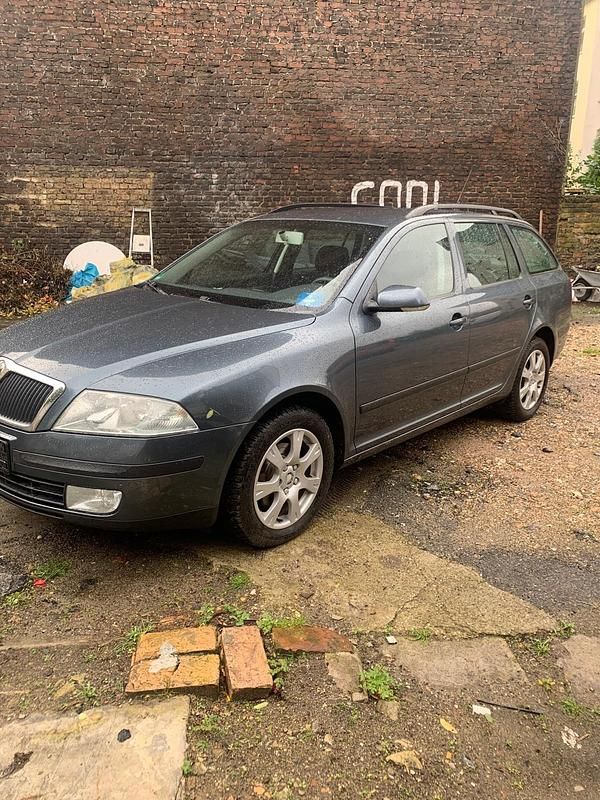 Grau Gebraucht 2006 Skoda Octavia Kombi | 2.450 € (Fairer Preis) - Bild 1/4