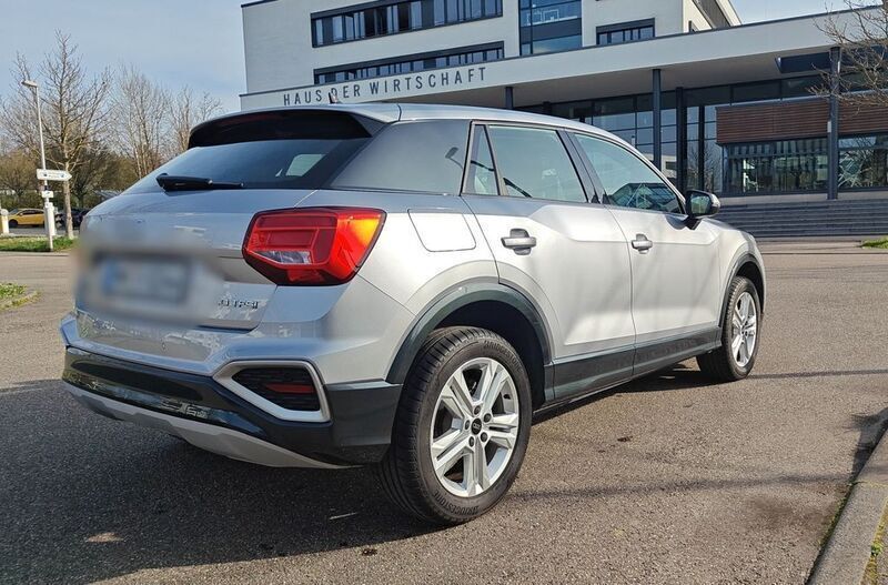 Gebraucht Audi Q2 Ambiente 110 PS (80 kW) 2022 Silber SUV