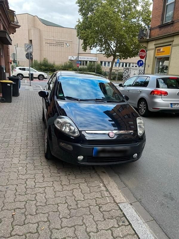 Schwarz Gebraucht 2010 Fiat Grande Punto Kleinwagen | 3.300 € (Fairer Preis) - Bild 1/4
