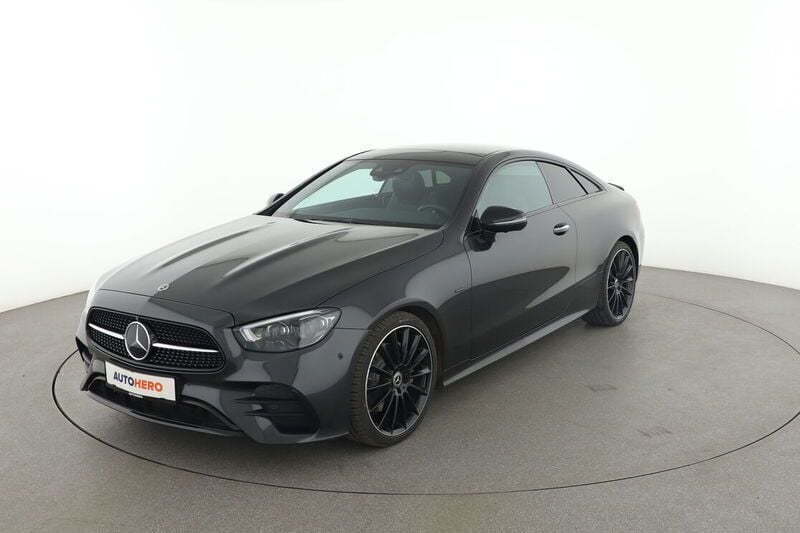 Grau Gebraucht 2023 Mercedes E200 AMG line Coupé | 48.290 € (Fairer Preis) - Bild 1/4