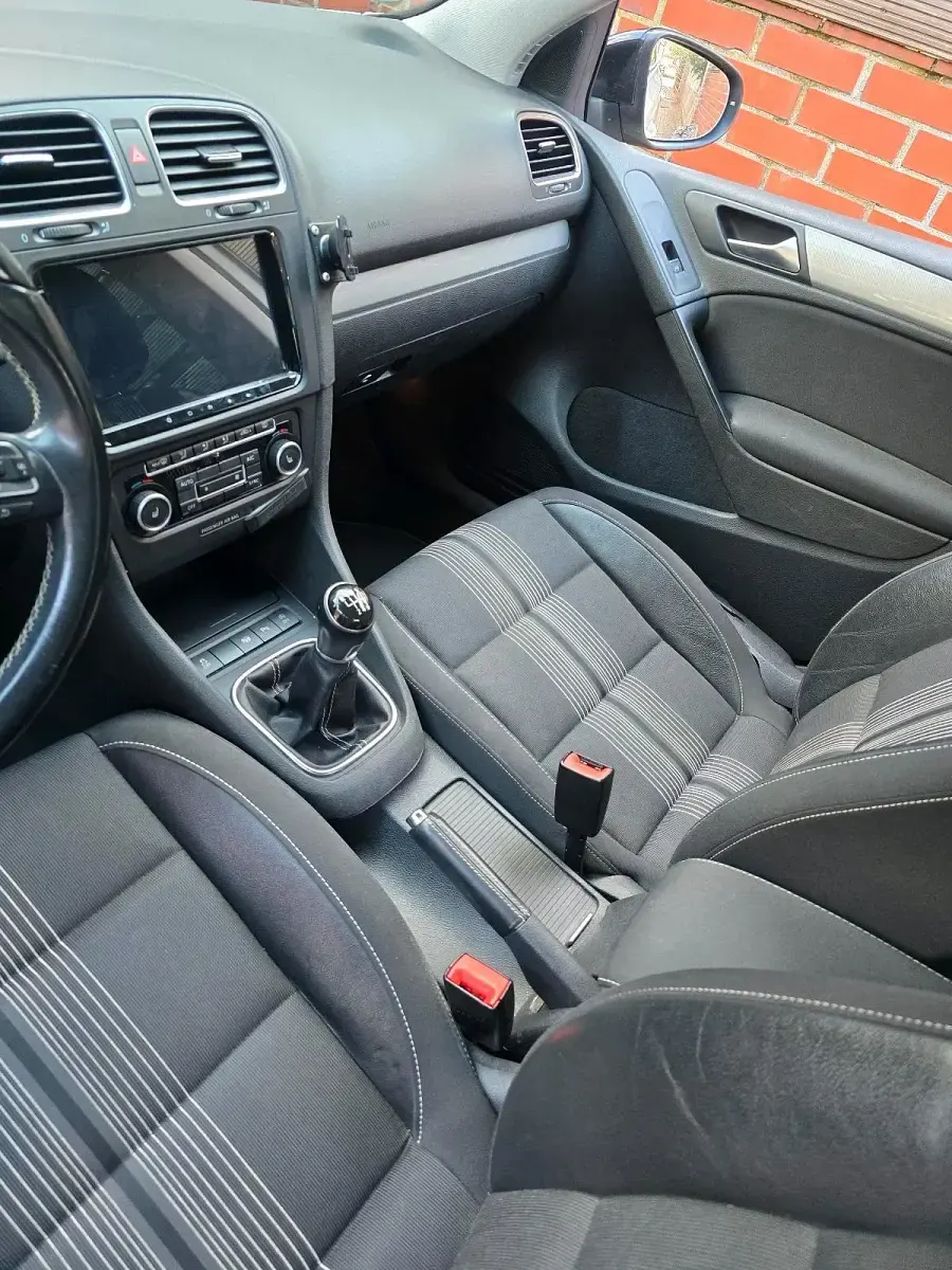 Gebraucht VW Golf VI 105 PS (77 kW) 2012 Weiß Kleinwagen