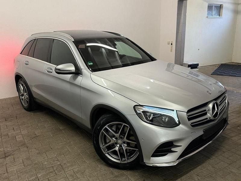 Silber Gebraucht 2016 Mercedes GLC250 AMG line SUV | 22.990 € (Fairer Preis) - Bild 1/4