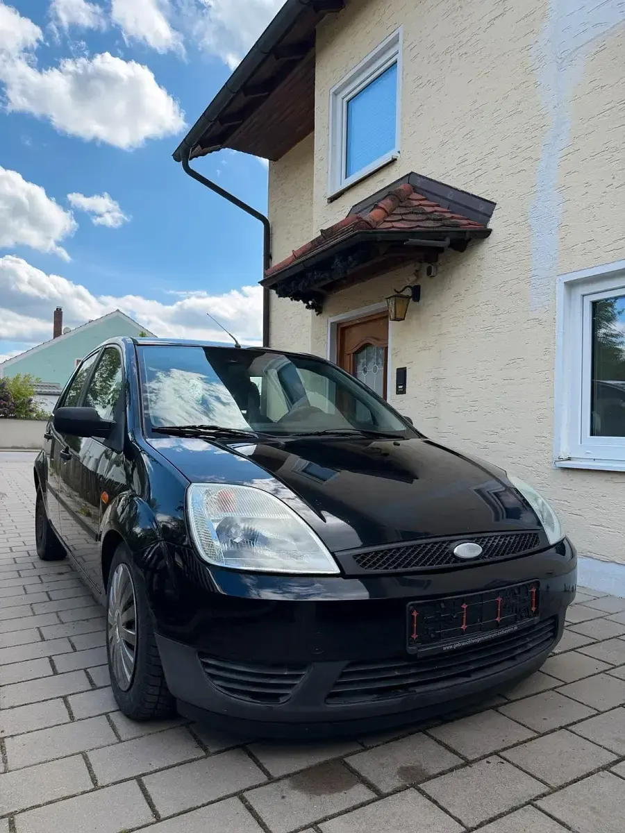 Second-hand Ford Fiesta 80 CP (58 kW) 2004 Negru Hatchback