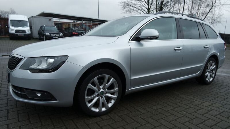 Silber Gebraucht 2014 Skoda Superb Exclusive Kombi | 6.499 € (Fairer Preis) - Bild 1/4