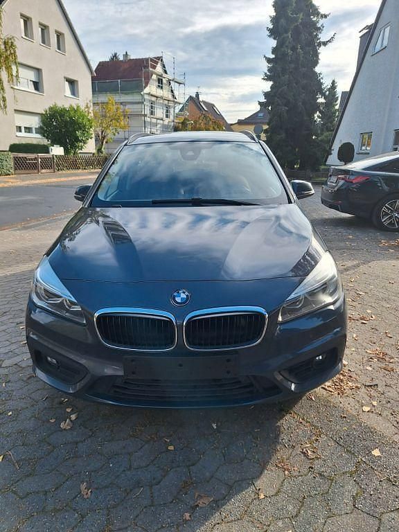Blau Gebraucht 2017 BMW 218 Gran Tourer Luxury Line Van / Kleinbus | 14.100 € (Fairer Preis) - Bild 1/4