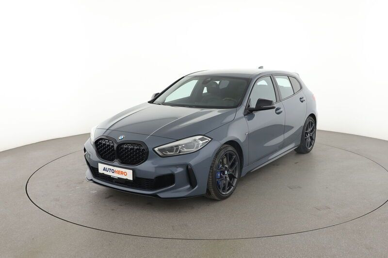Grau Gebraucht 2021 BMW M135 Performance Kleinwagen | 34.890 € (Etwas zu teuer) - Bild 1/4