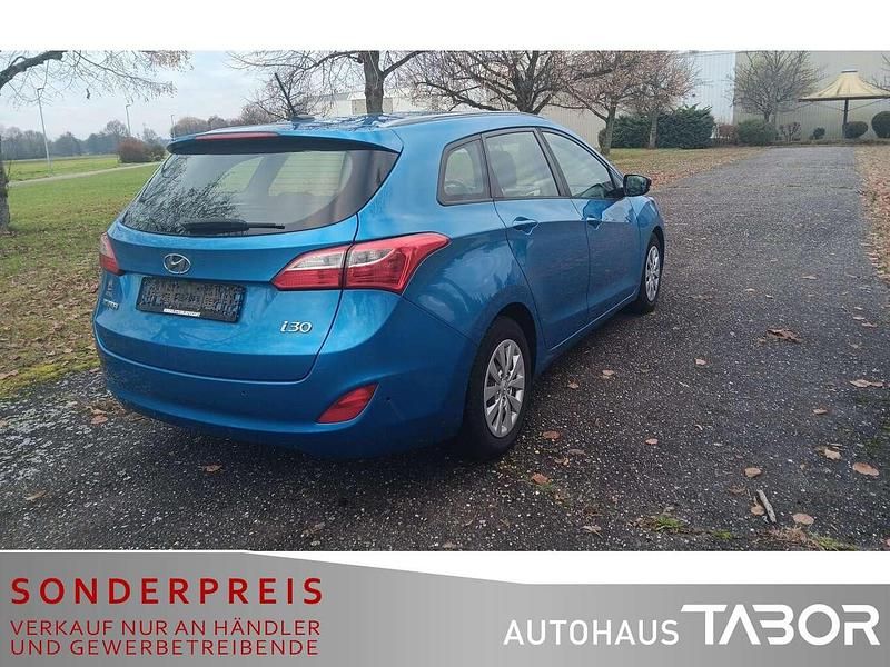 Gebraucht Hyundai i30 Trend 110 PS (80 kW) 2017 Ara blue Kombi