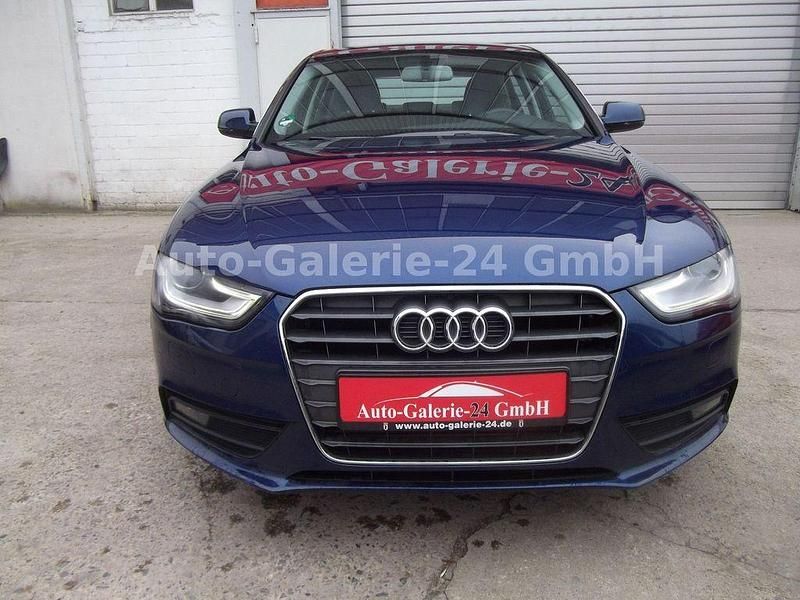 Gebraucht Audi A4 Ambiente 170 PS (125 kW) 2012 Blau Limousine